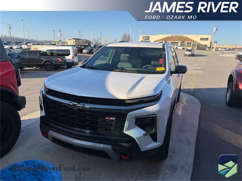 used 2025 Chevrolet Traverse car, priced at $46,986