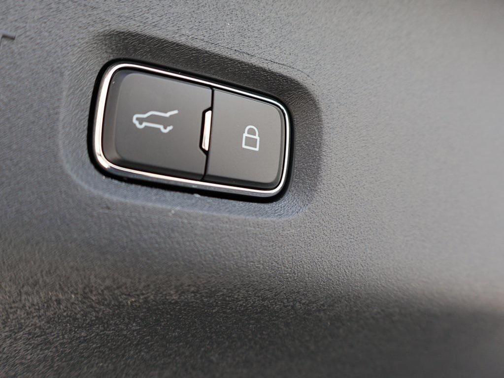 new 2025 Ford Expedition car, priced at $83,901