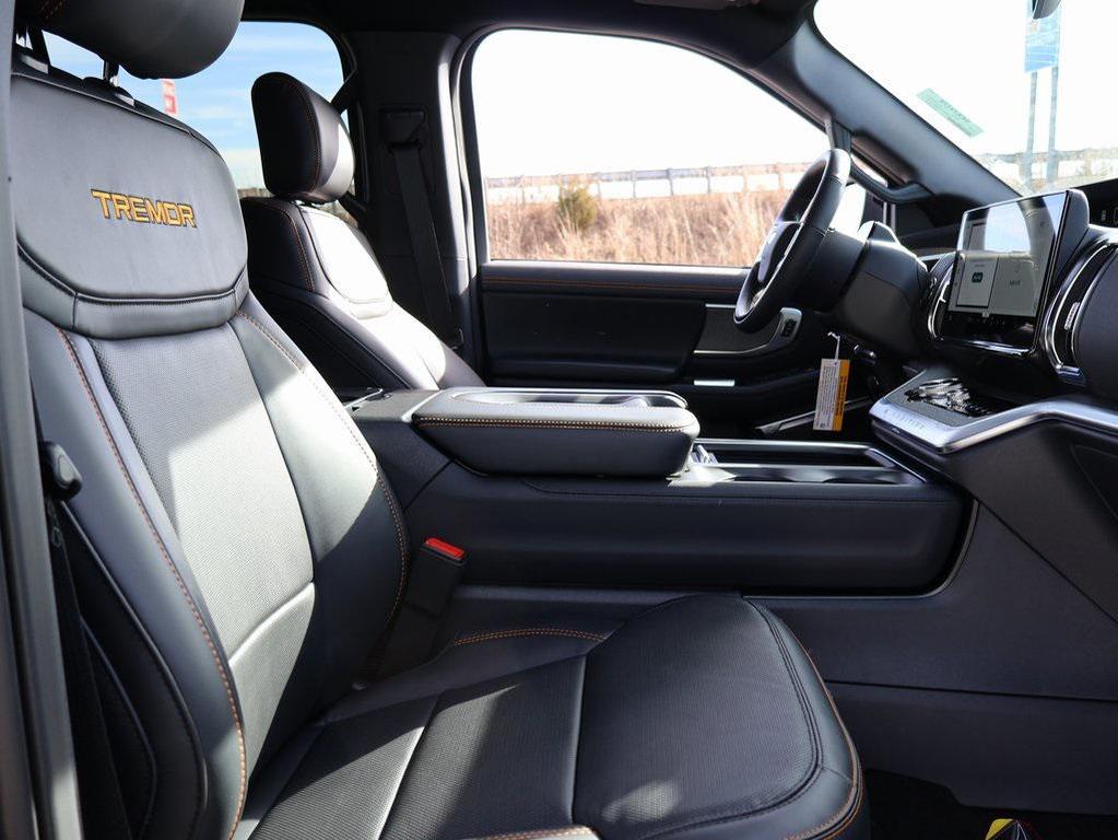 new 2025 Ford Expedition car, priced at $83,901