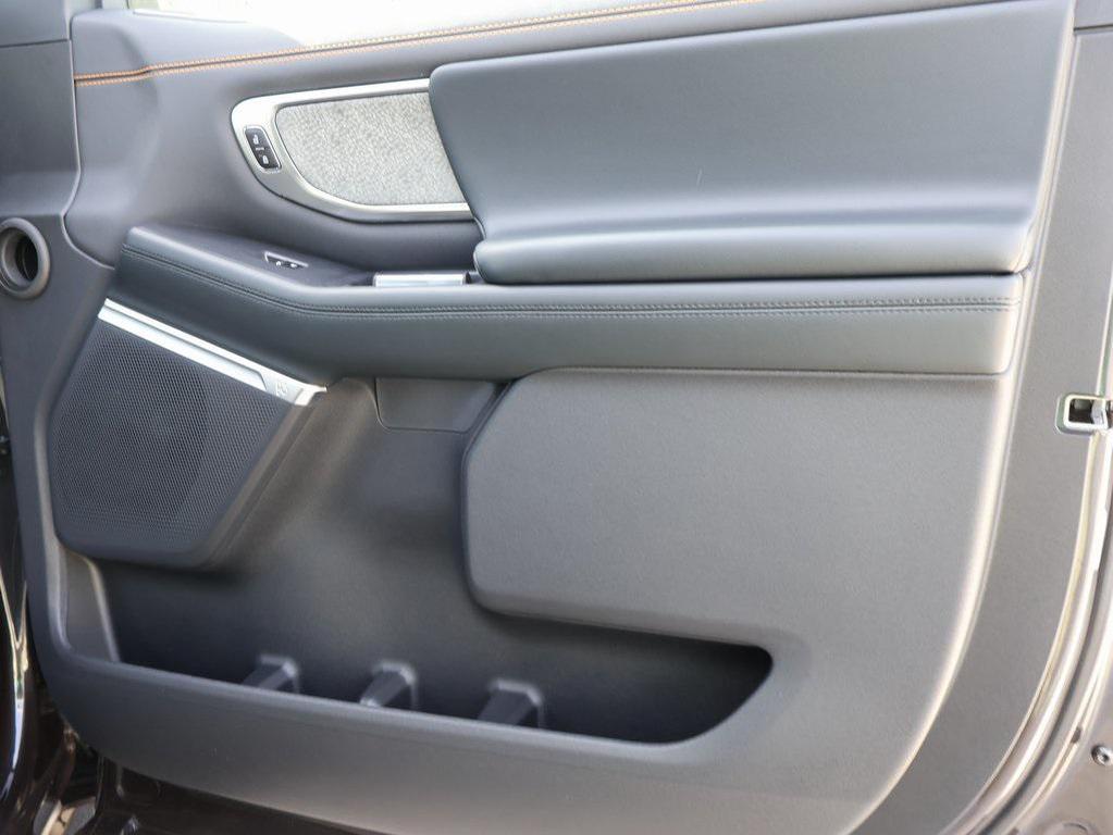 new 2025 Ford Expedition car, priced at $83,901