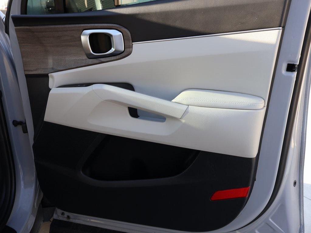 used 2023 Kia Sorento car, priced at $28,994