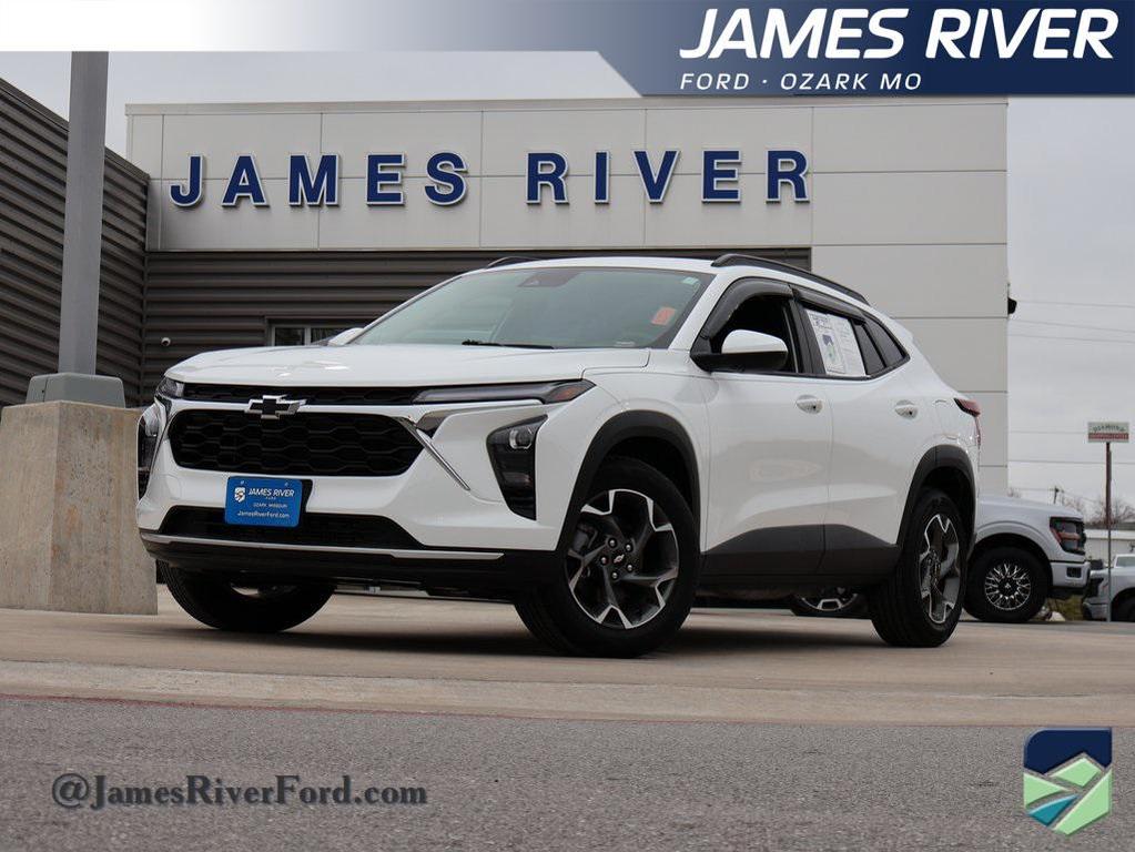 used 2025 Chevrolet Trax car, priced at $22,274