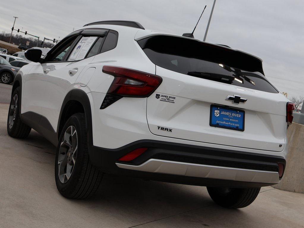 used 2025 Chevrolet Trax car, priced at $22,274