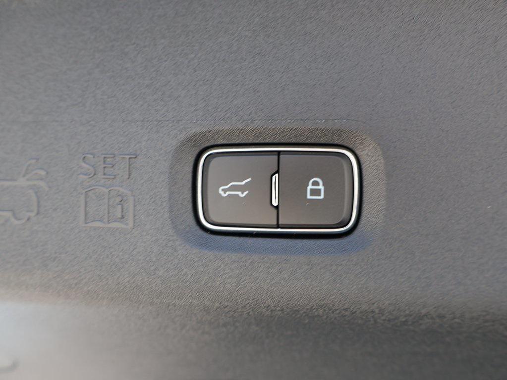 new 2025 Ford Expedition car, priced at $84,922