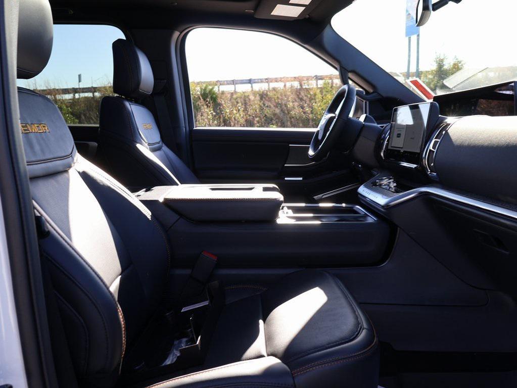 new 2025 Ford Expedition car, priced at $84,922