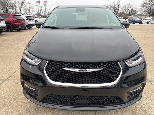 used 2024 Chrysler Pacifica car, priced at $26,495