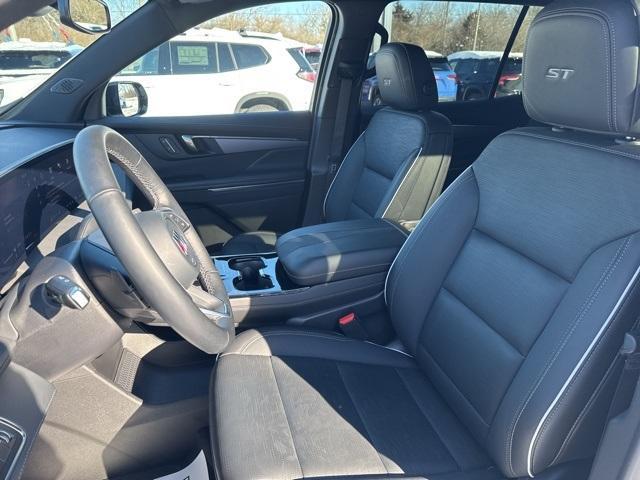 used 2025 Buick Enclave car, priced at $38,895