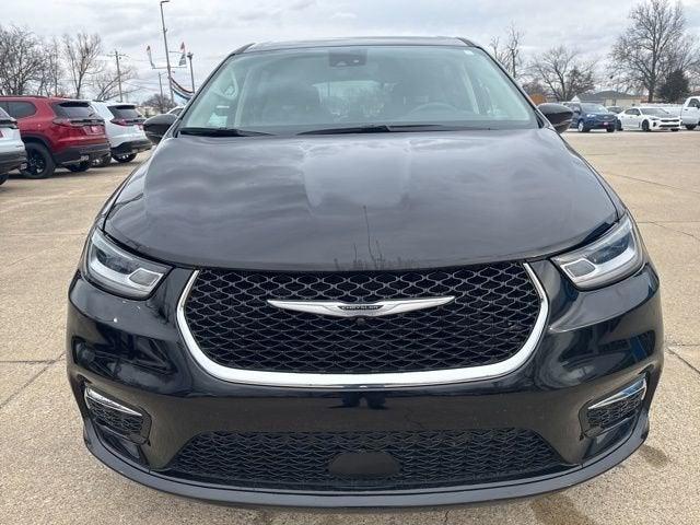 used 2024 Chrysler Pacifica car, priced at $25,995