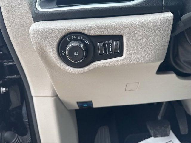 used 2024 Chrysler Pacifica car, priced at $29,995