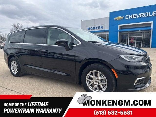 used 2024 Chrysler Pacifica car, priced at $29,995