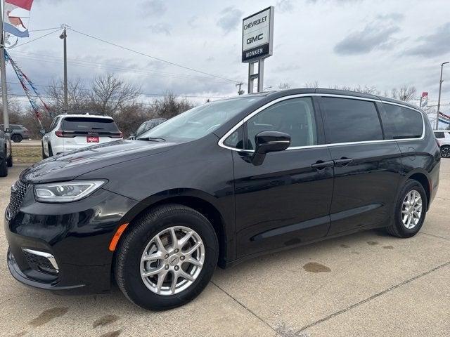 used 2024 Chrysler Pacifica car, priced at $29,995