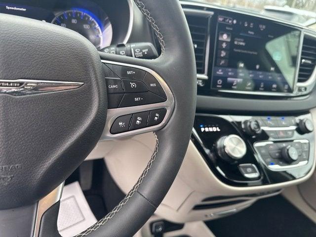 used 2024 Chrysler Pacifica car, priced at $29,995