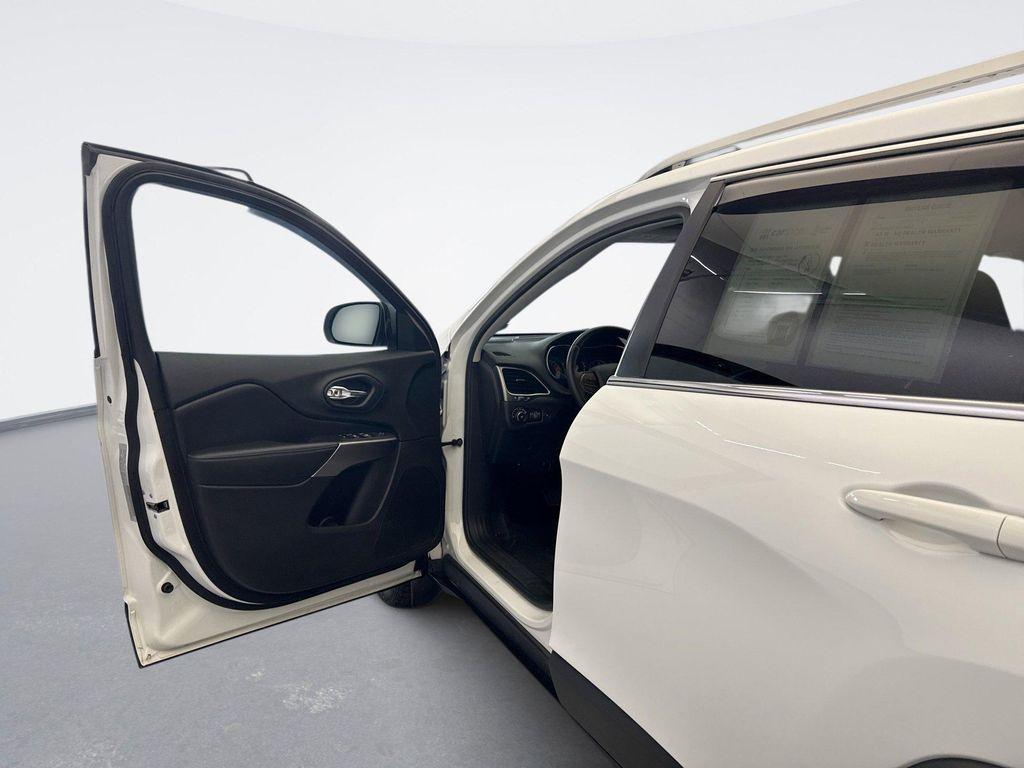 used 2020 Jeep Cherokee car, priced at $20,039