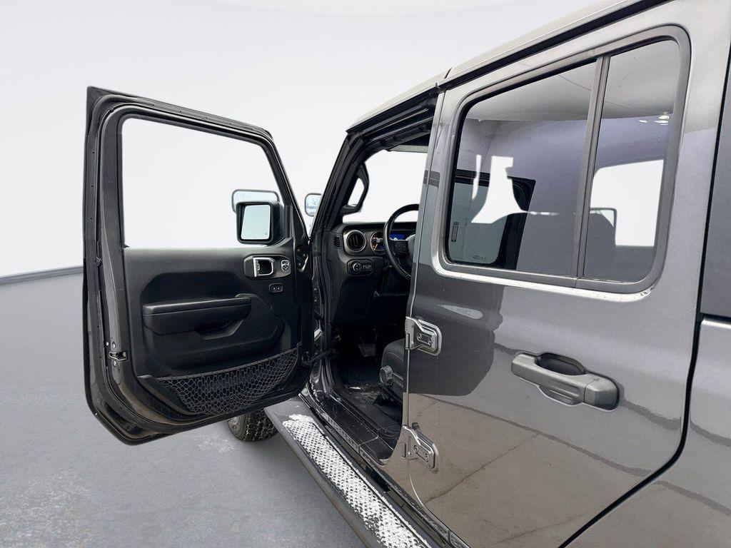 used 2021 Jeep Gladiator car, priced at $27,098
