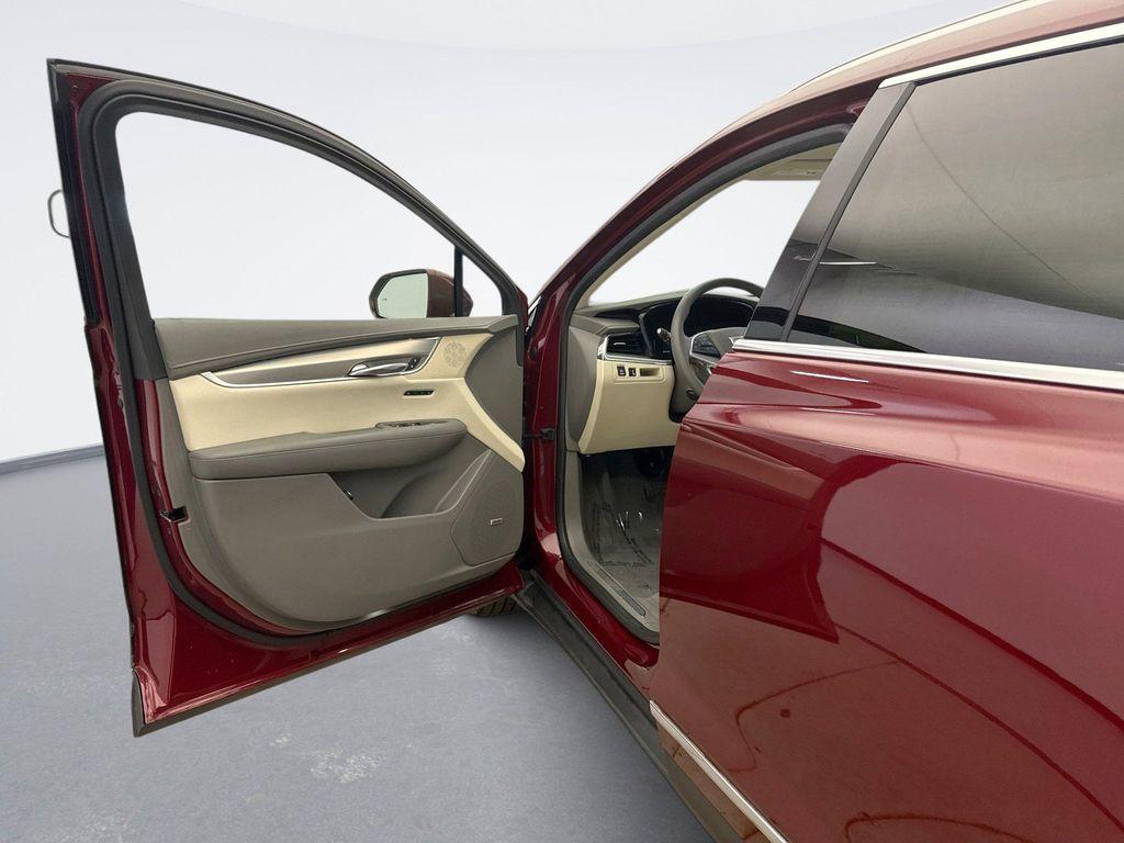 used 2017 Cadillac XT5 car, priced at $16,348