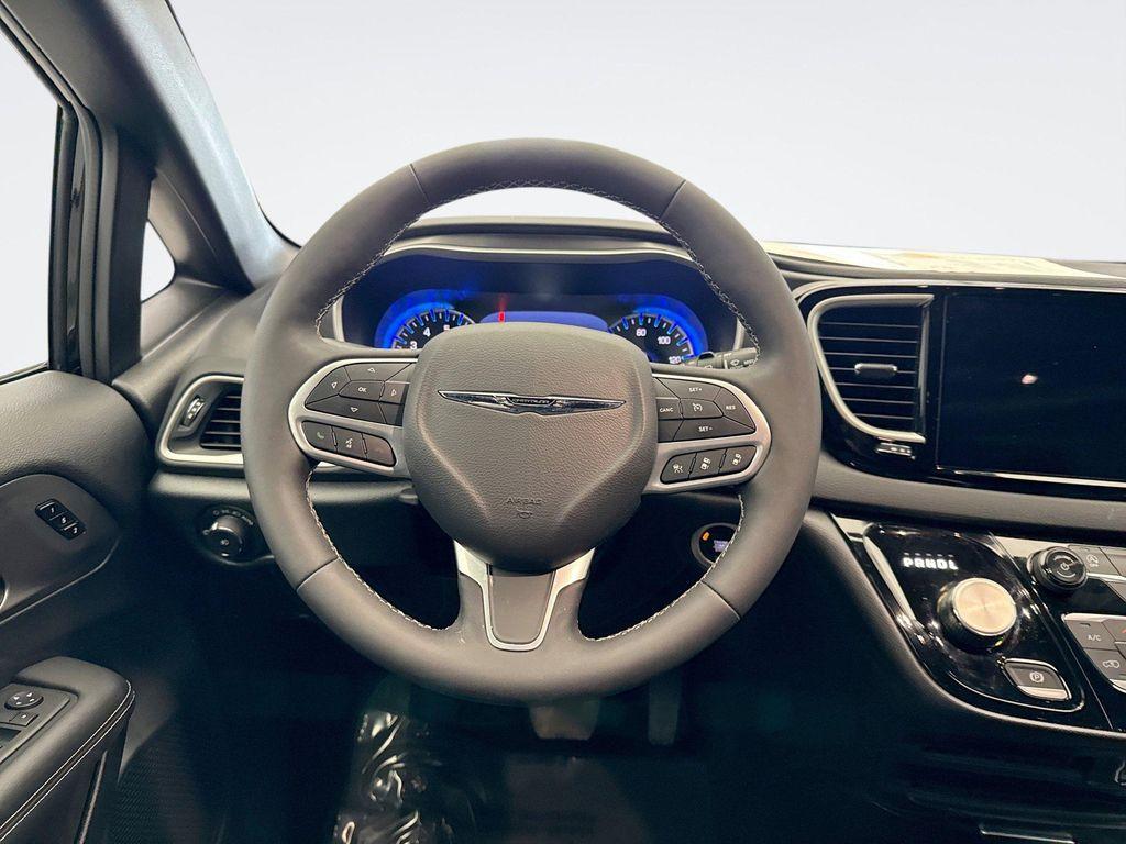 used 2025 Chrysler Pacifica car, priced at $32,599
