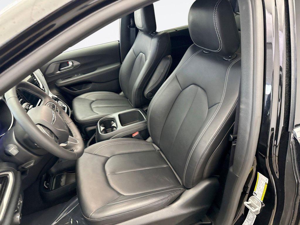 used 2025 Chrysler Pacifica car, priced at $32,599