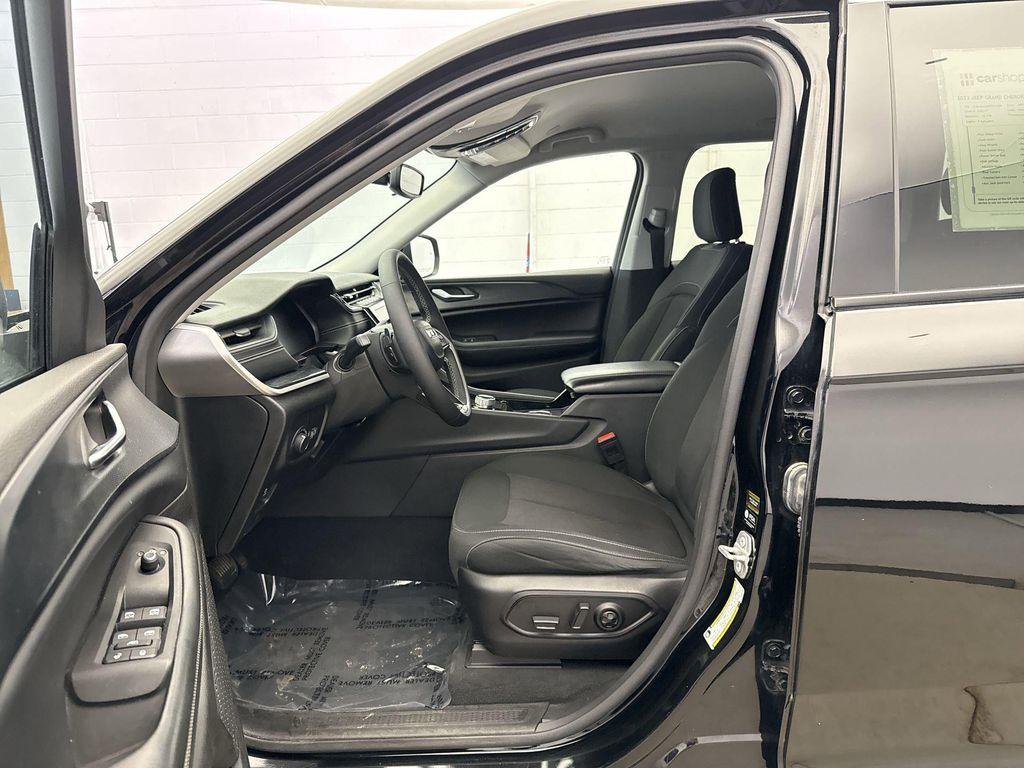used 2023 Jeep Grand Cherokee car, priced at $26,098