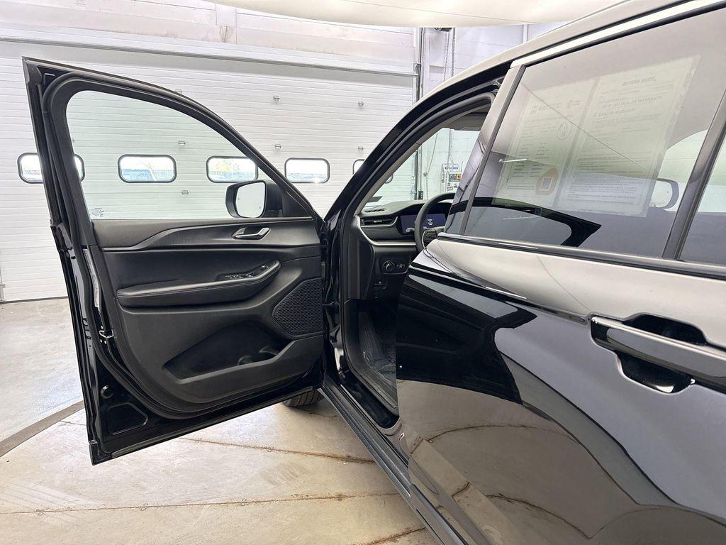 used 2023 Jeep Grand Cherokee car, priced at $26,098