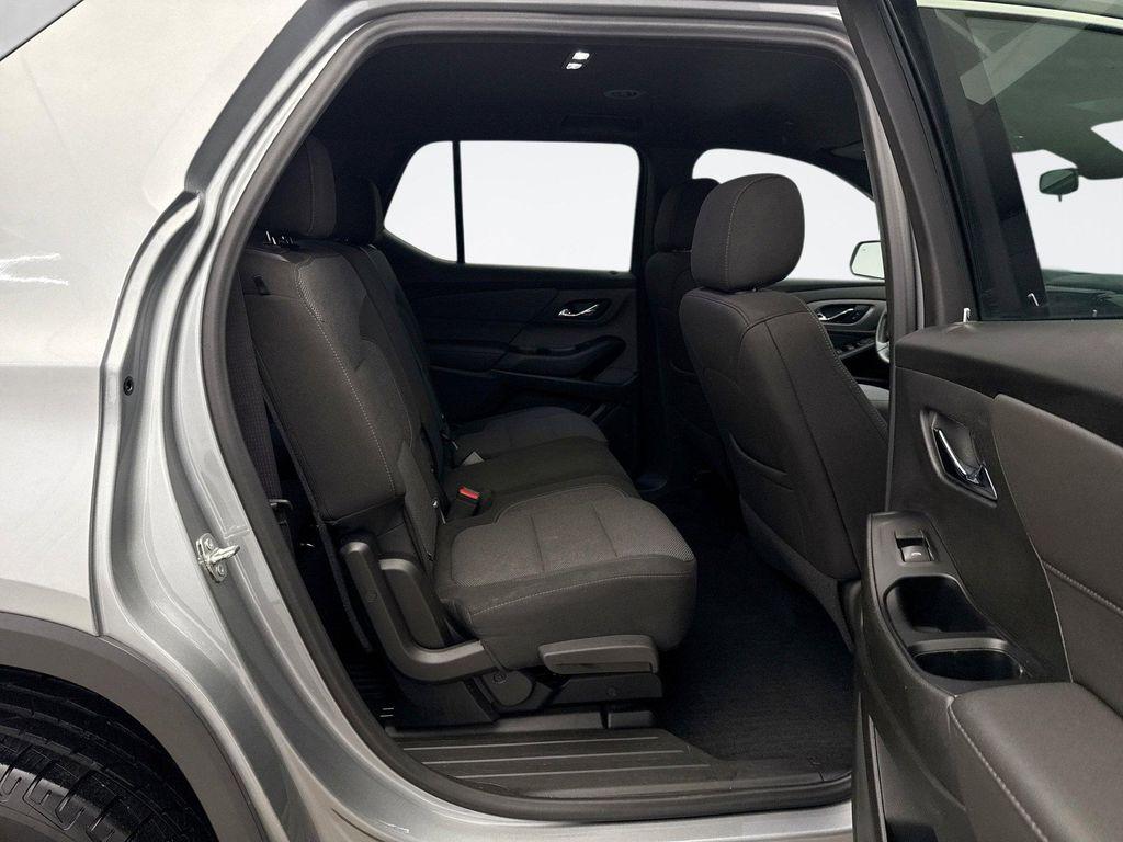 used 2023 Chevrolet Traverse car, priced at $29,999
