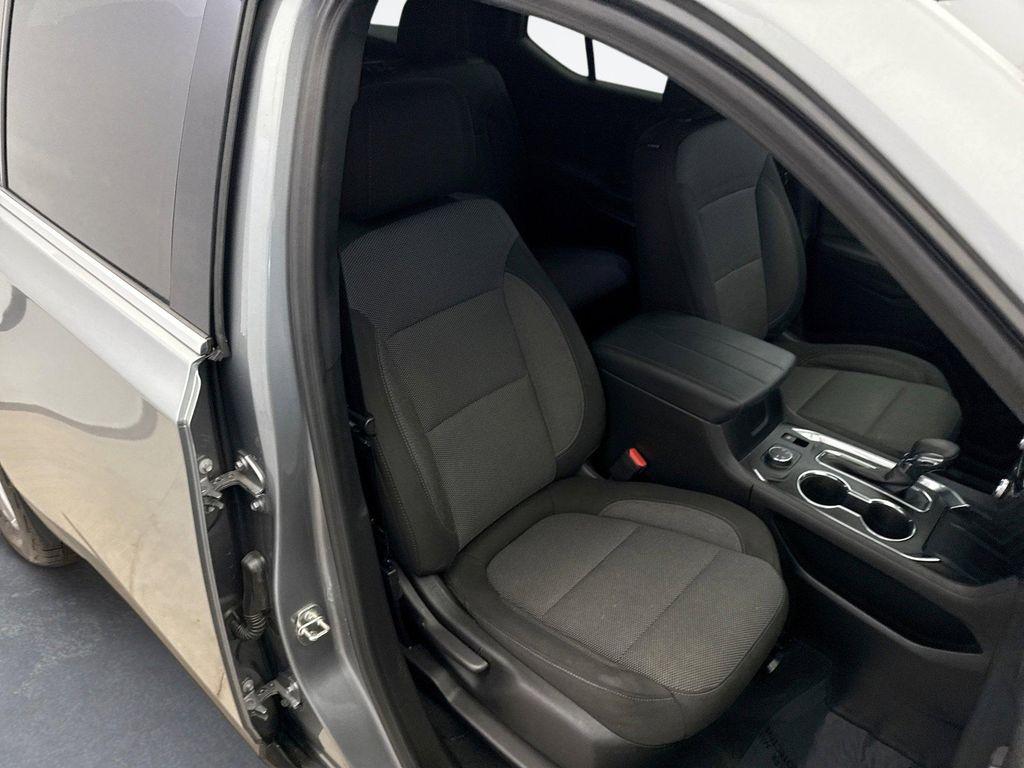 used 2023 Chevrolet Traverse car, priced at $29,999