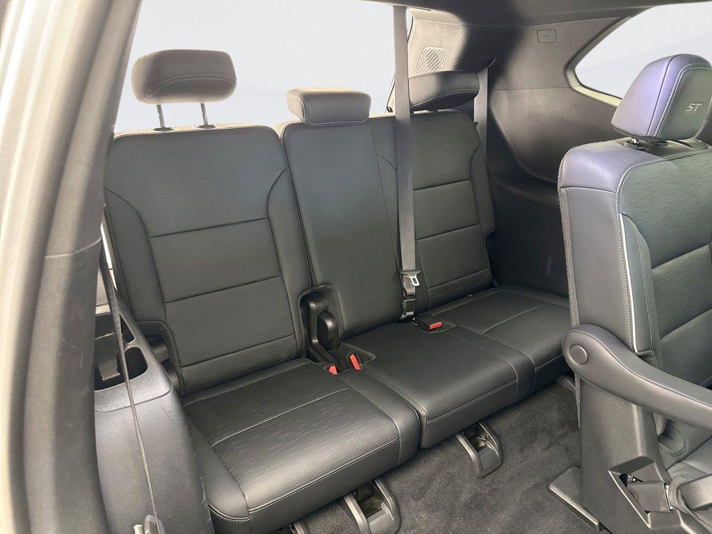 used 2025 Buick Enclave car, priced at $40,299