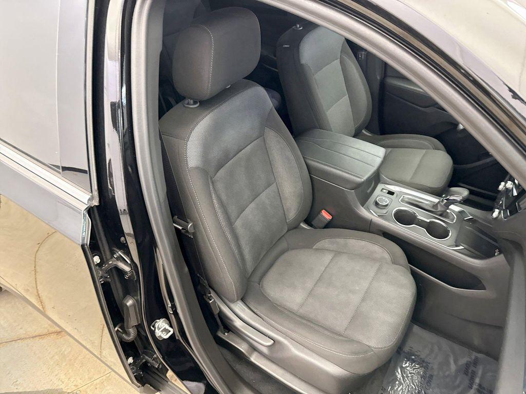 used 2023 Chevrolet Traverse car, priced at $31,199