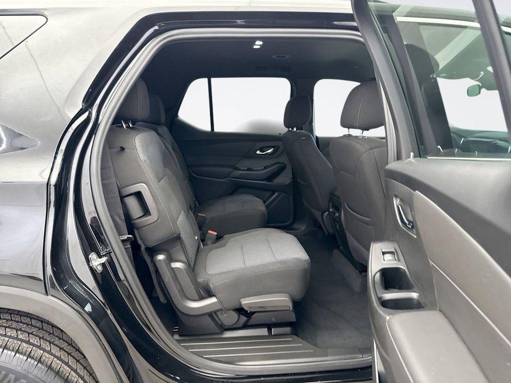 used 2023 Chevrolet Traverse car, priced at $31,199