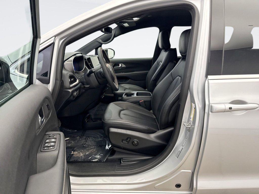 used 2026 Chrysler Pacifica car, priced at $36,799