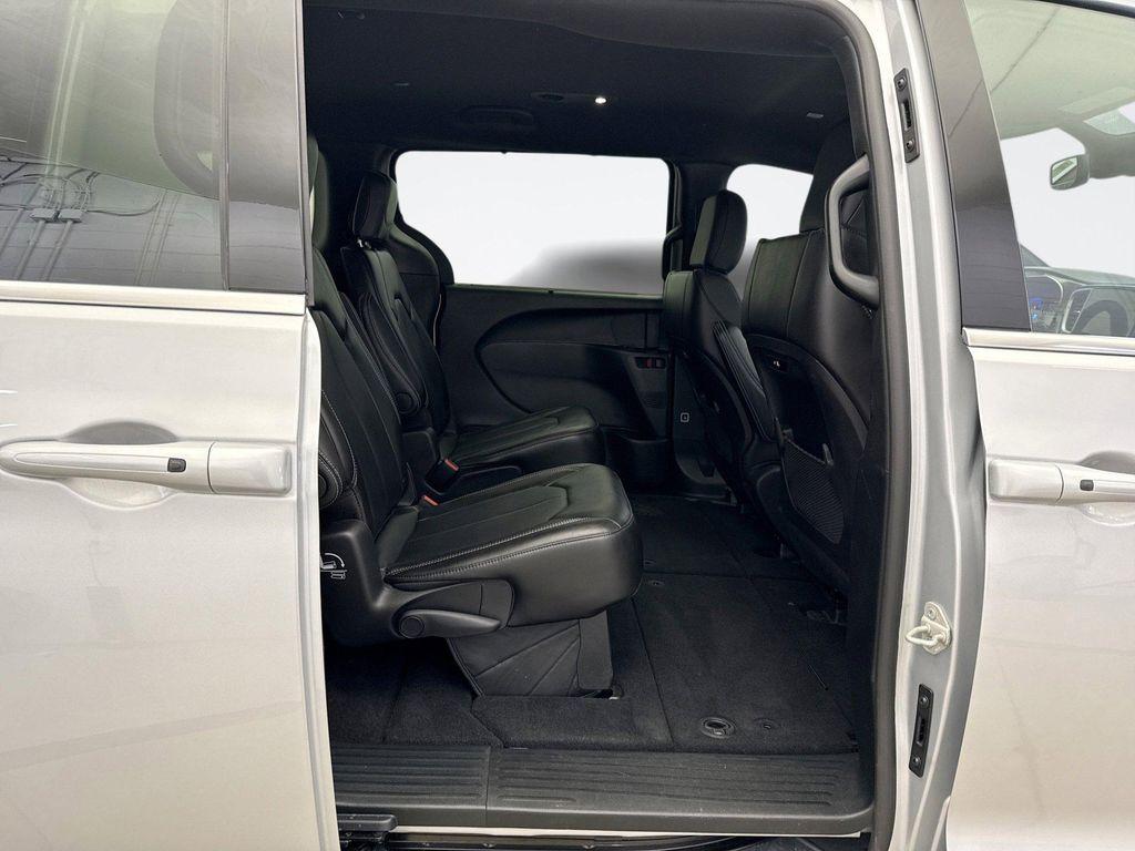 used 2026 Chrysler Pacifica car, priced at $36,799