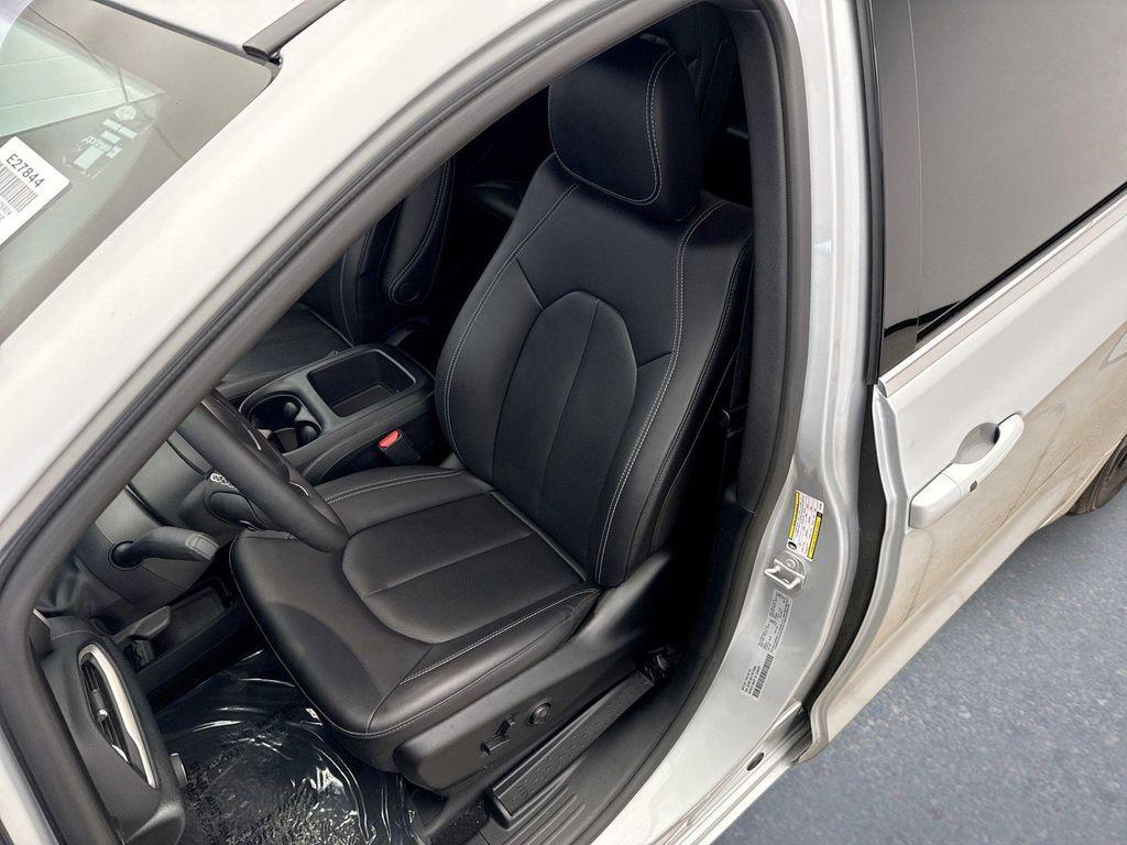used 2026 Chrysler Pacifica car, priced at $36,799
