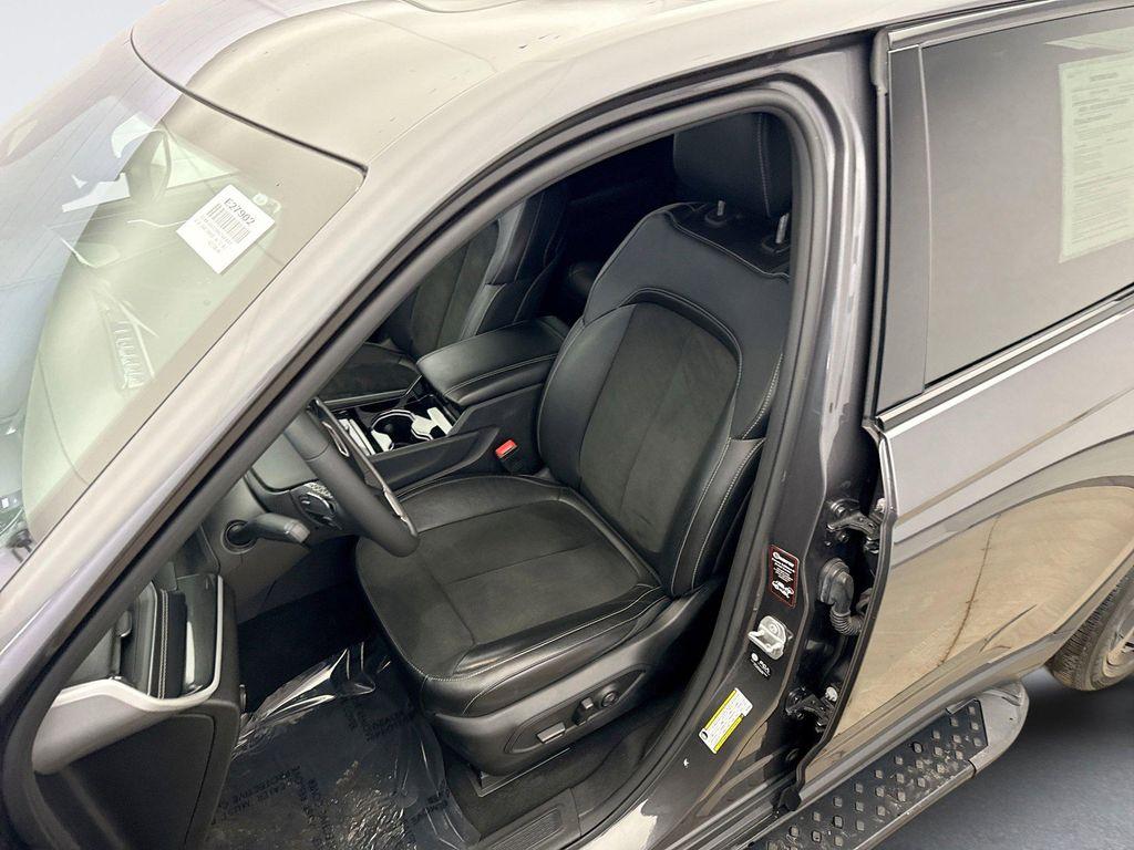 used 2023 Jeep Grand Cherokee car, priced at $32,099