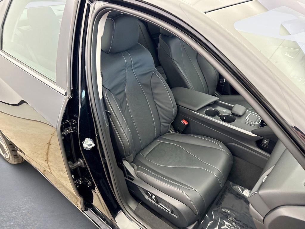 used 2025 Acura TLX car, priced at $38,999