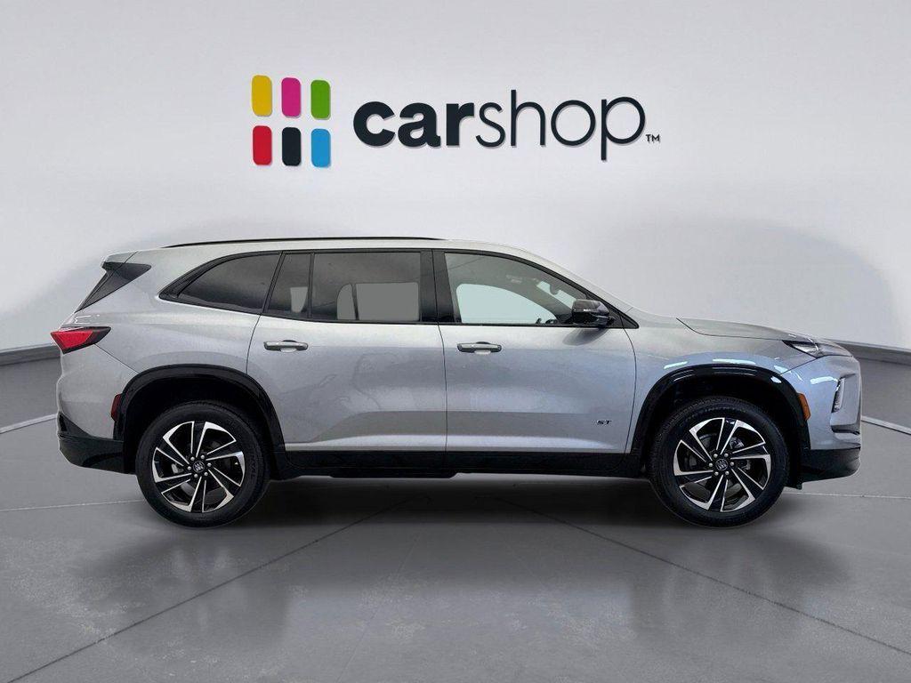 used 2025 Buick Enclave car, priced at $38,999