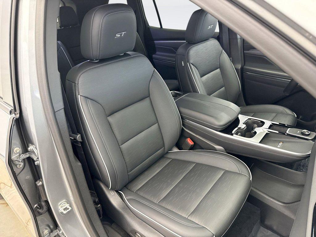 used 2025 Buick Enclave car, priced at $38,999