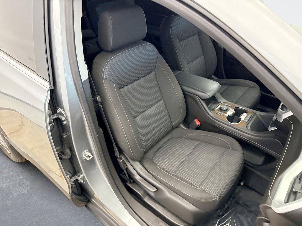 used 2023 GMC Acadia car, priced at $27,999