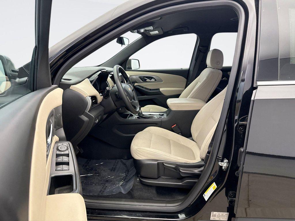 used 2023 Chevrolet Traverse car, priced at $24,649
