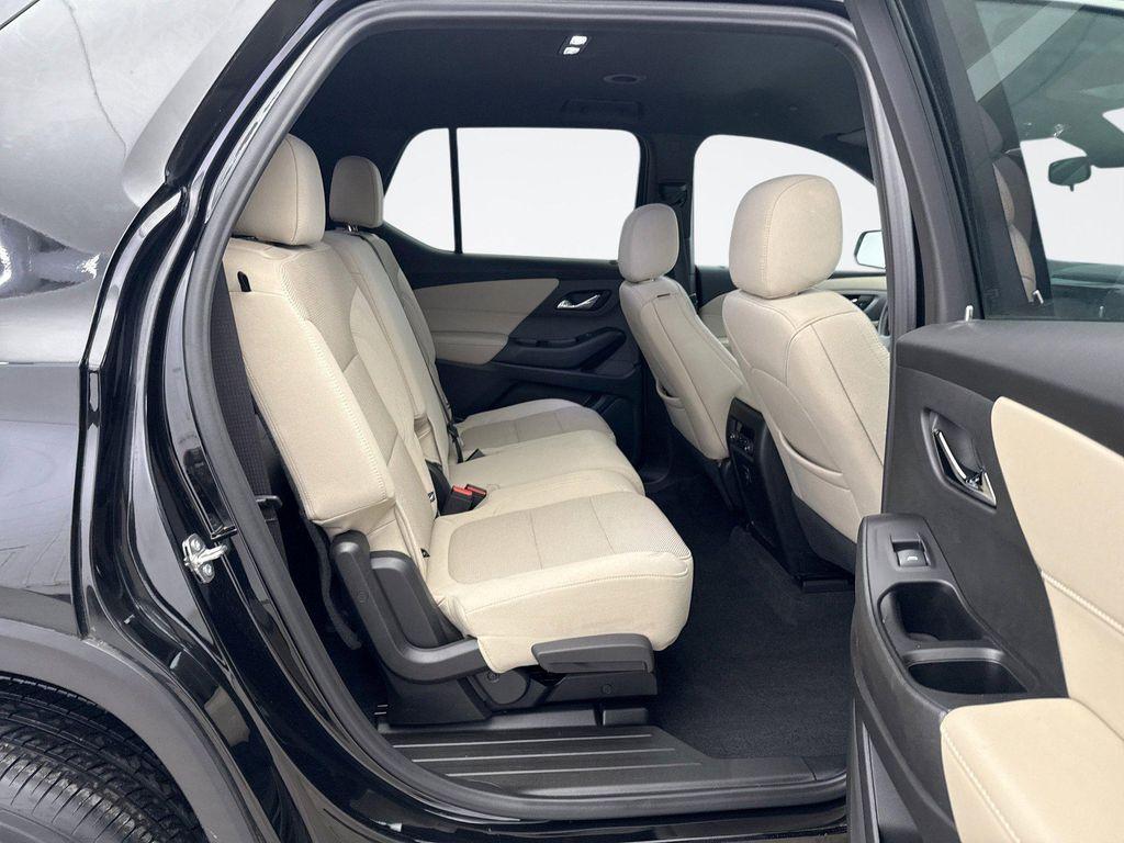 used 2023 Chevrolet Traverse car, priced at $24,649