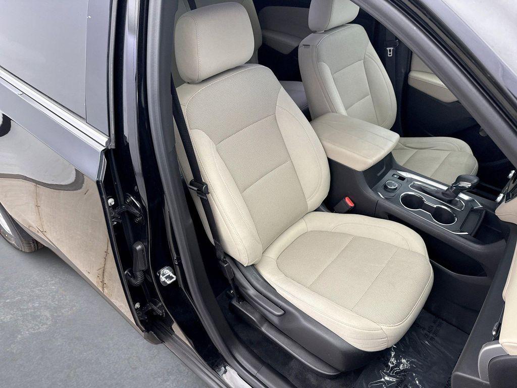 used 2023 Chevrolet Traverse car, priced at $24,649