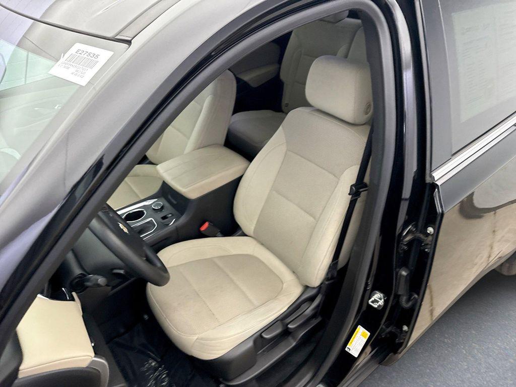 used 2023 Chevrolet Traverse car, priced at $24,649