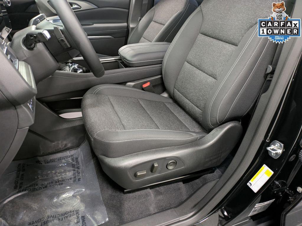 used 2025 Chevrolet Traverse car, priced at $40,650