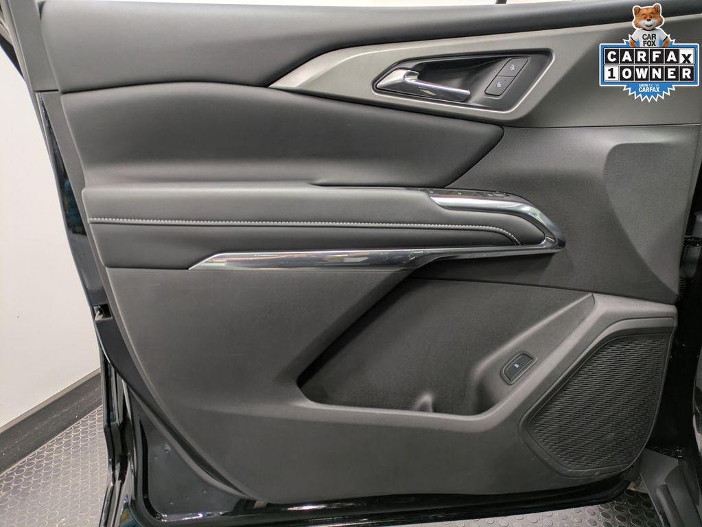 used 2025 Chevrolet Traverse car, priced at $40,650