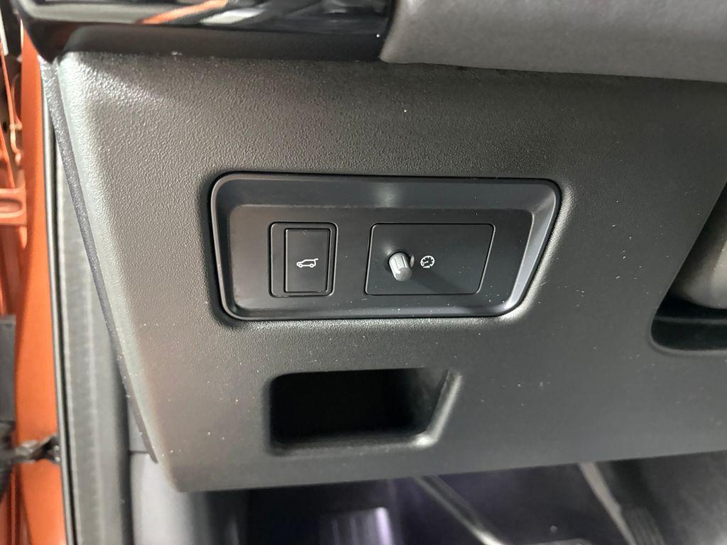 used 2019 Land Rover Discovery car, priced at $18,777