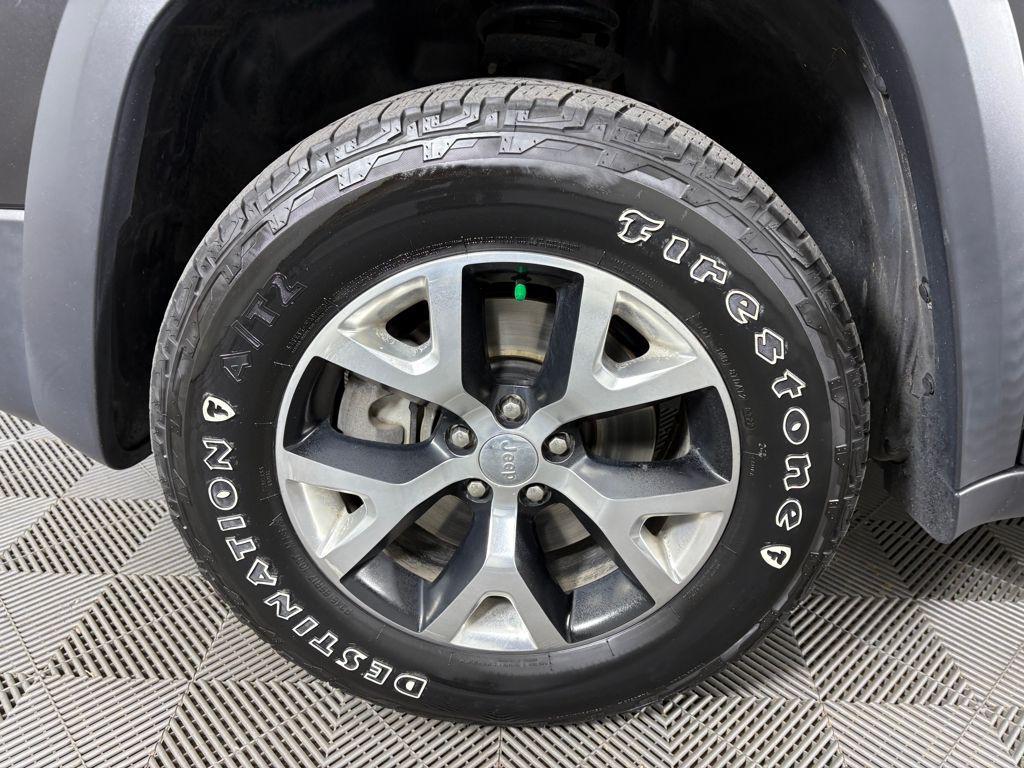 used 2015 Jeep Cherokee car, priced at $14,899