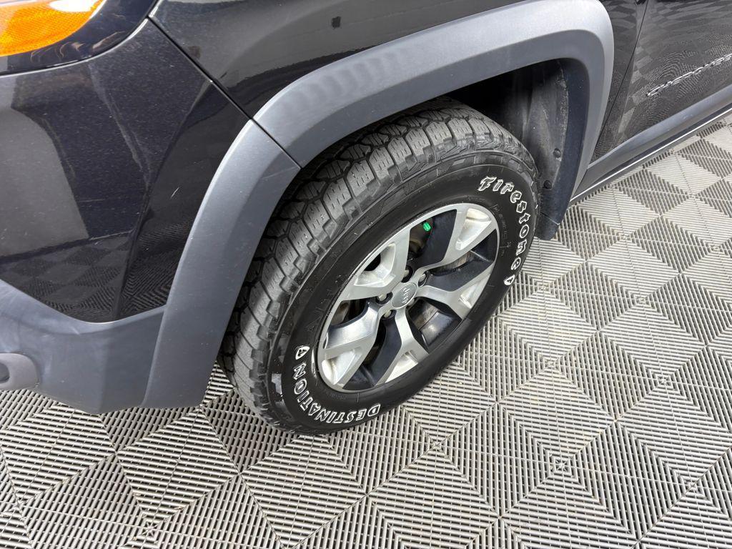 used 2015 Jeep Cherokee car, priced at $14,899