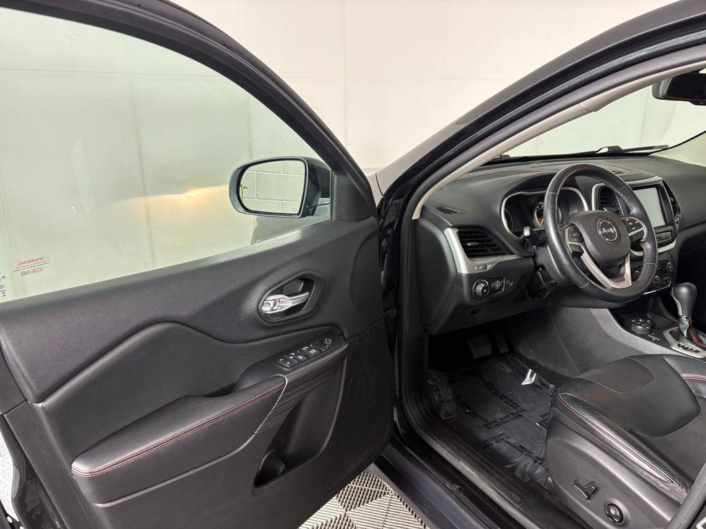used 2015 Jeep Cherokee car, priced at $14,899