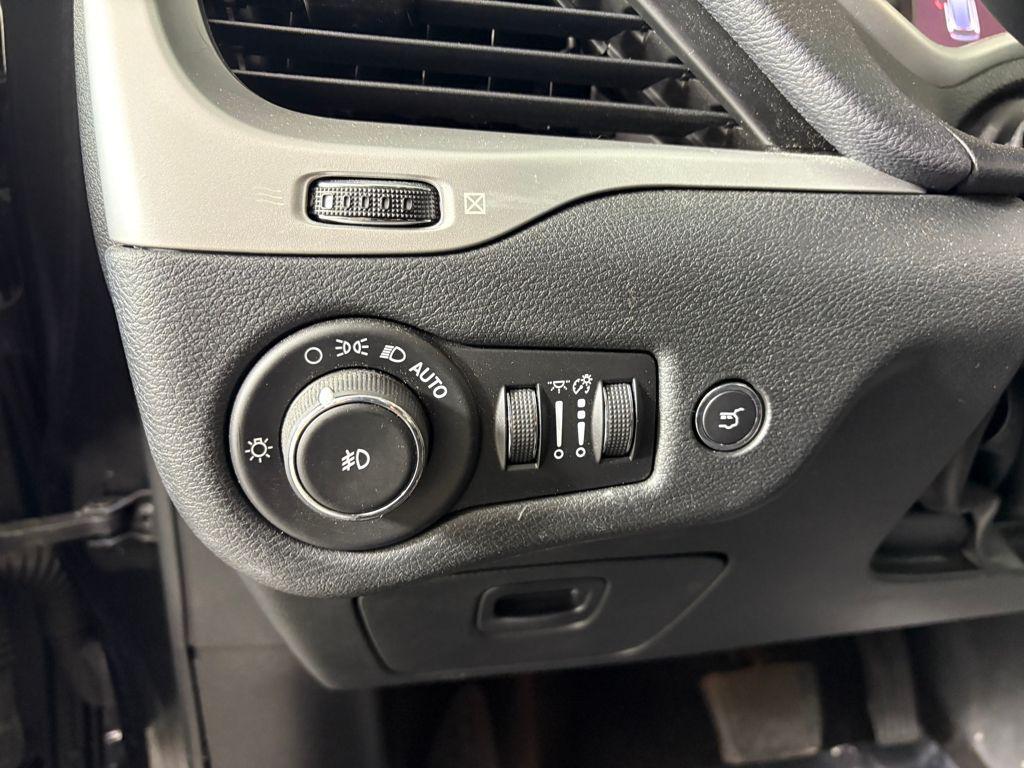 used 2015 Jeep Cherokee car, priced at $14,899