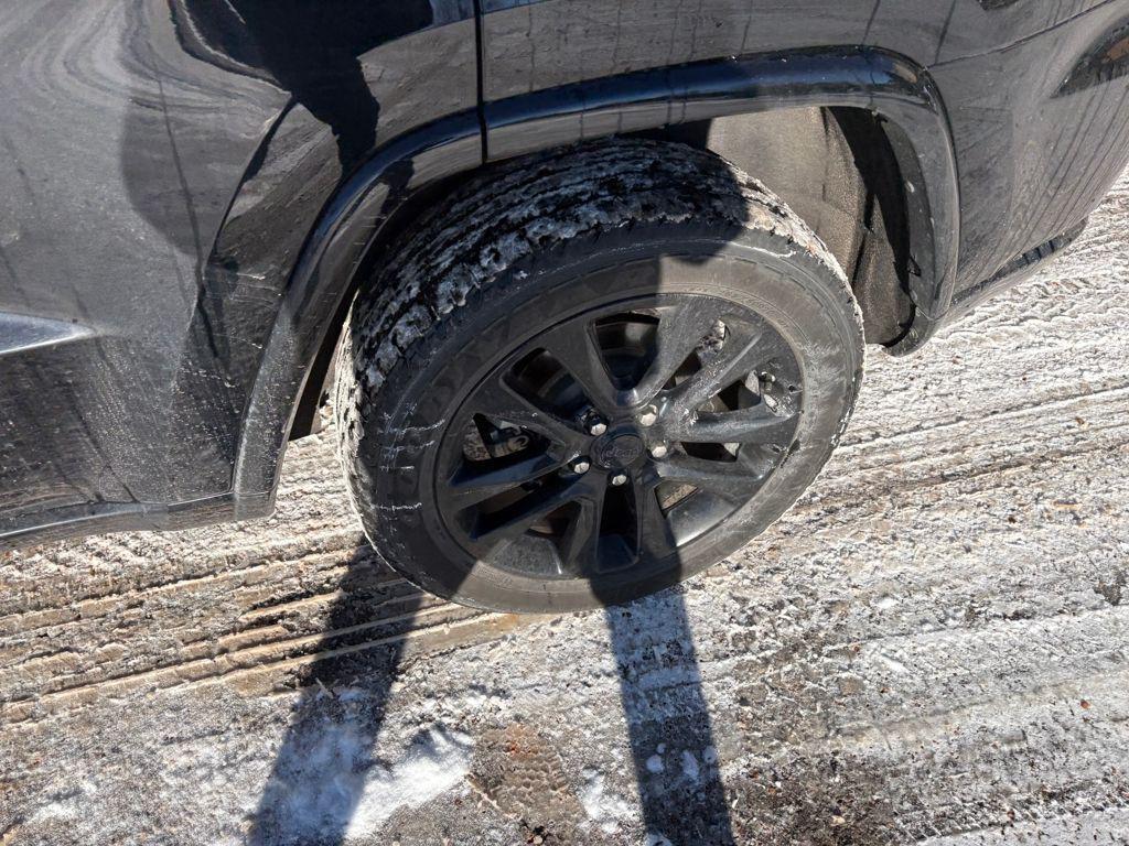 used 2018 Jeep Grand Cherokee car, priced at $19,495