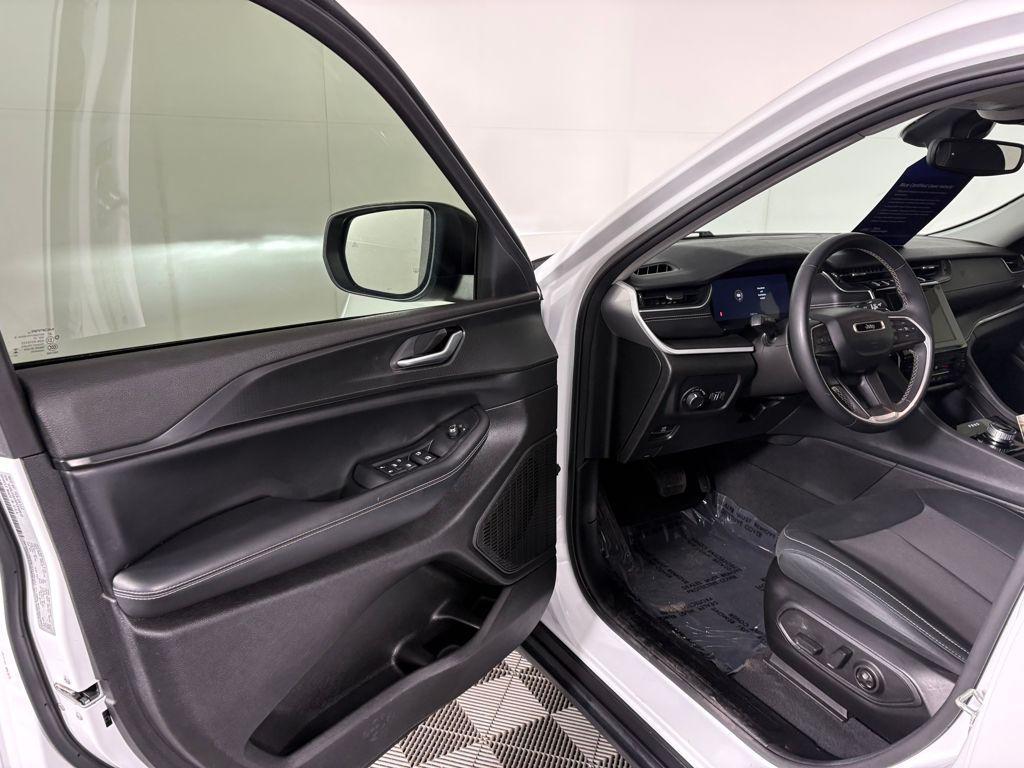 used 2023 Jeep Grand Cherokee car, priced at $26,995