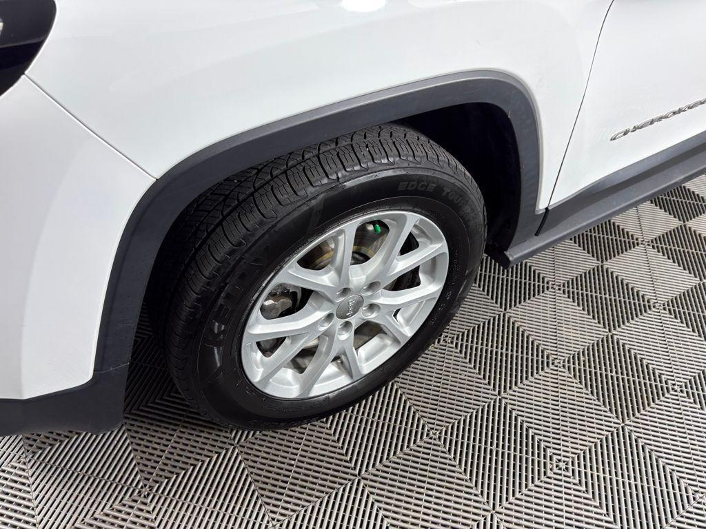 used 2015 Jeep Cherokee car, priced at $10,995